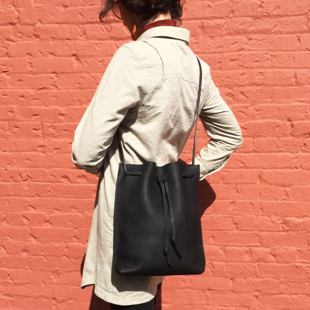 MIRO BAG IN SOFT BLACK AND SUNRISE