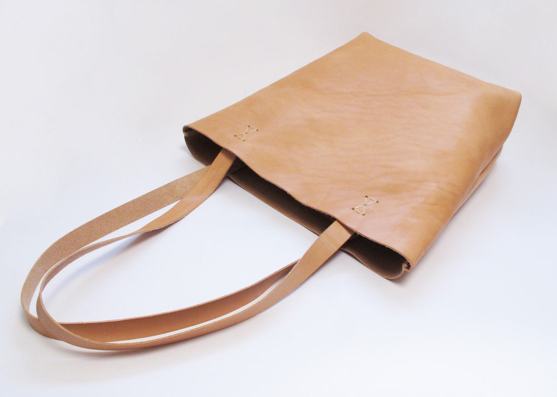 NEW: MINIMALIST TOTE. IN VEGTAN AND "CIGAR"